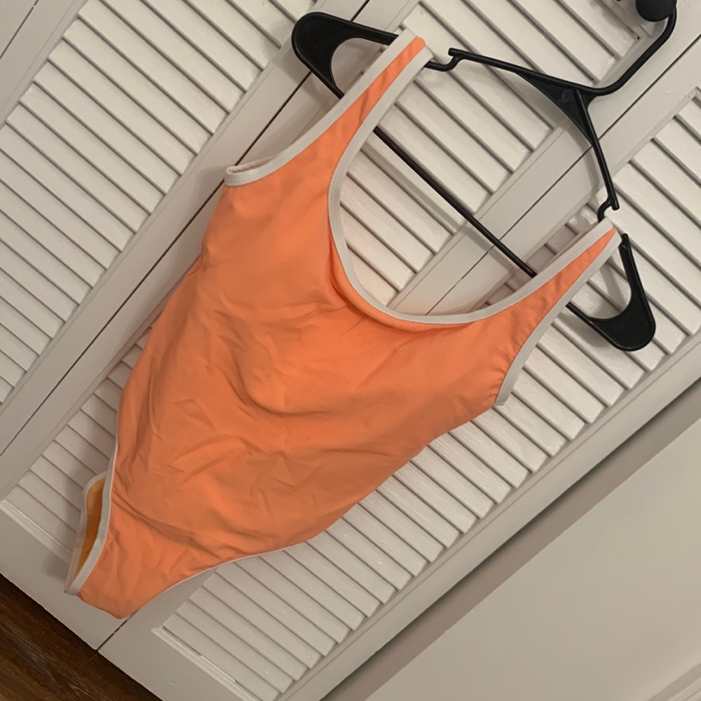 Lain Snow Cantaloupe 1 Piece M